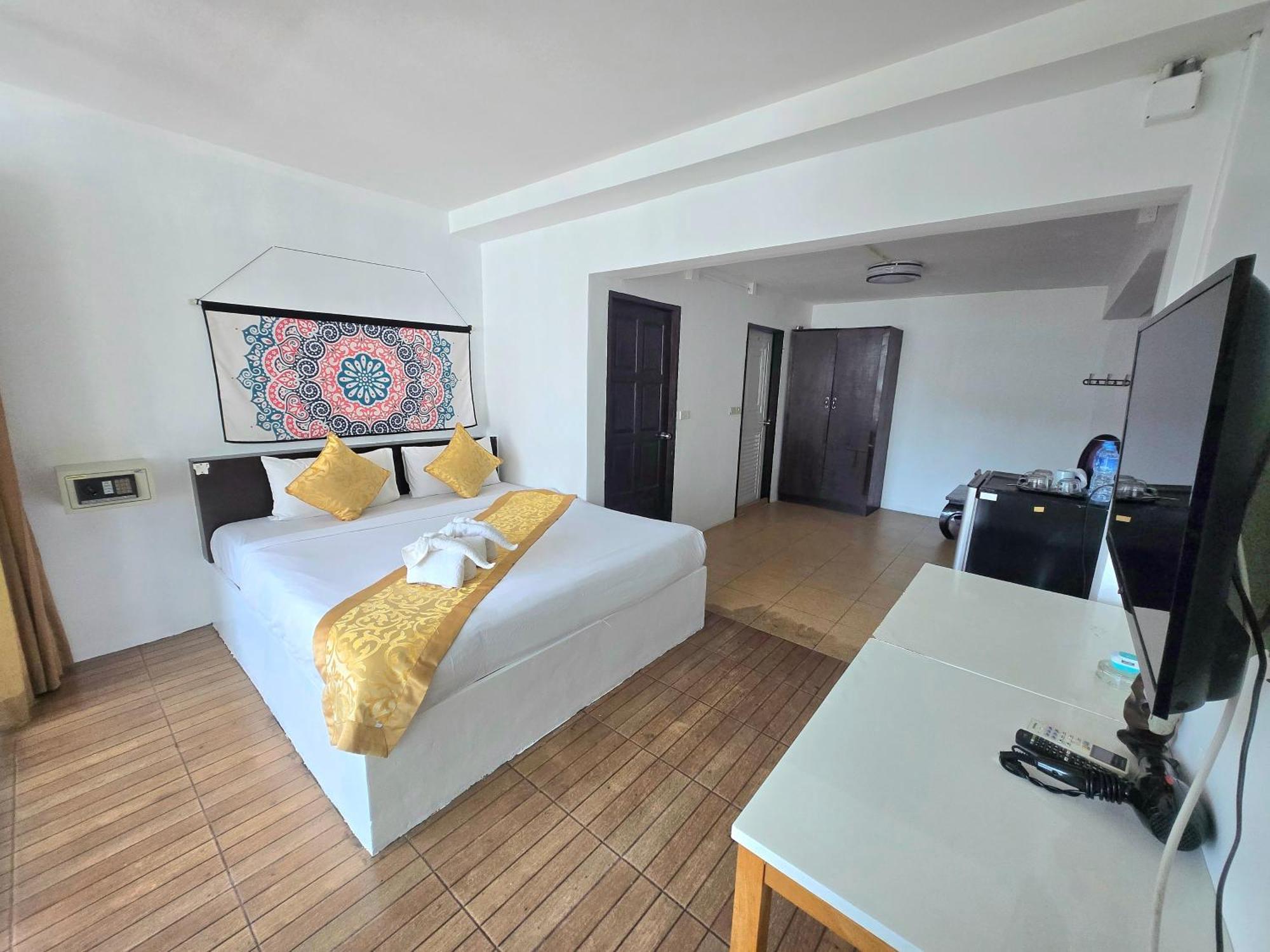Patong Happy 99 Guest House מראה חיצוני תמונה